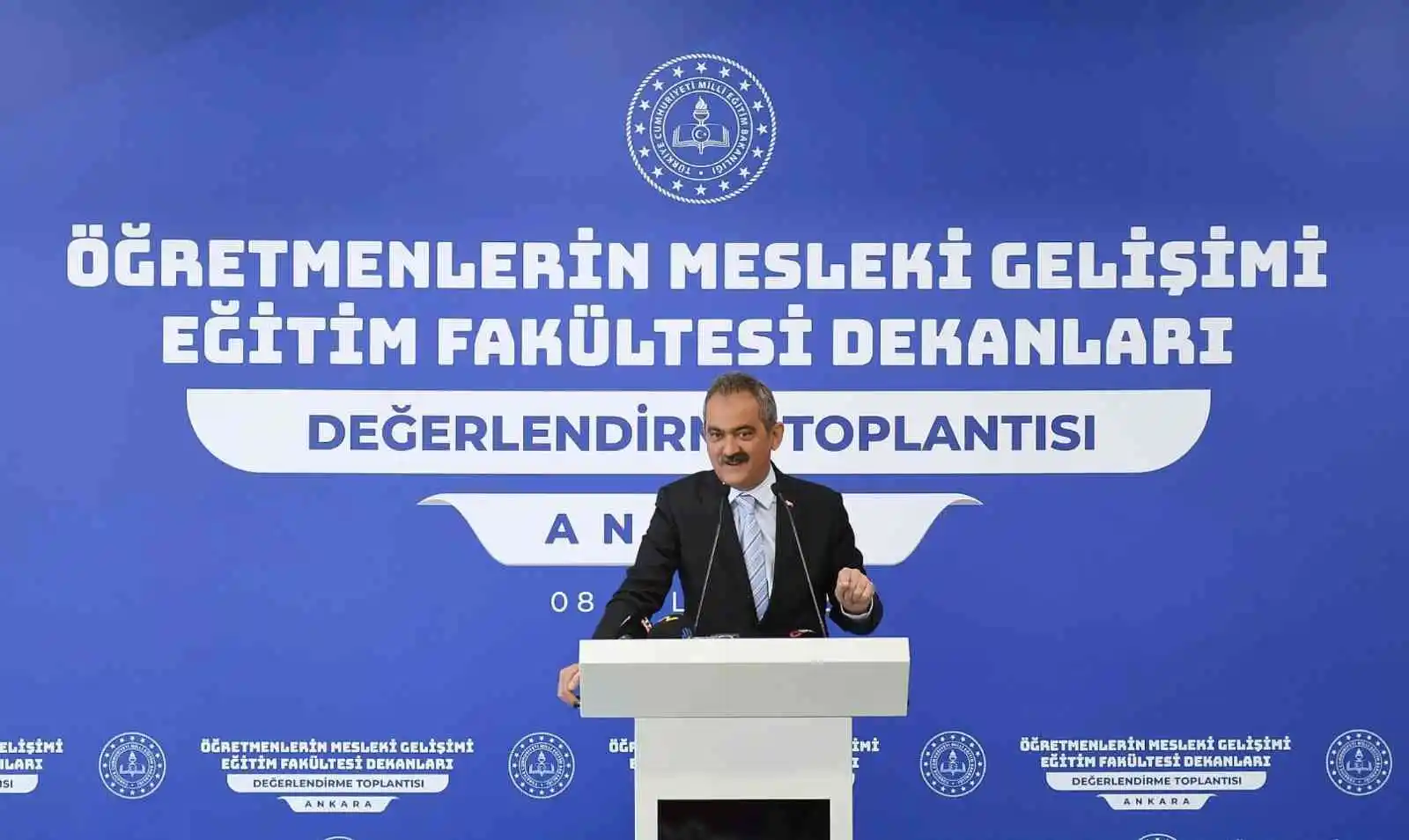 Milli Eğitim Bakanı Özer eğitim fakültelerinin dekanları ile bir araya geldi