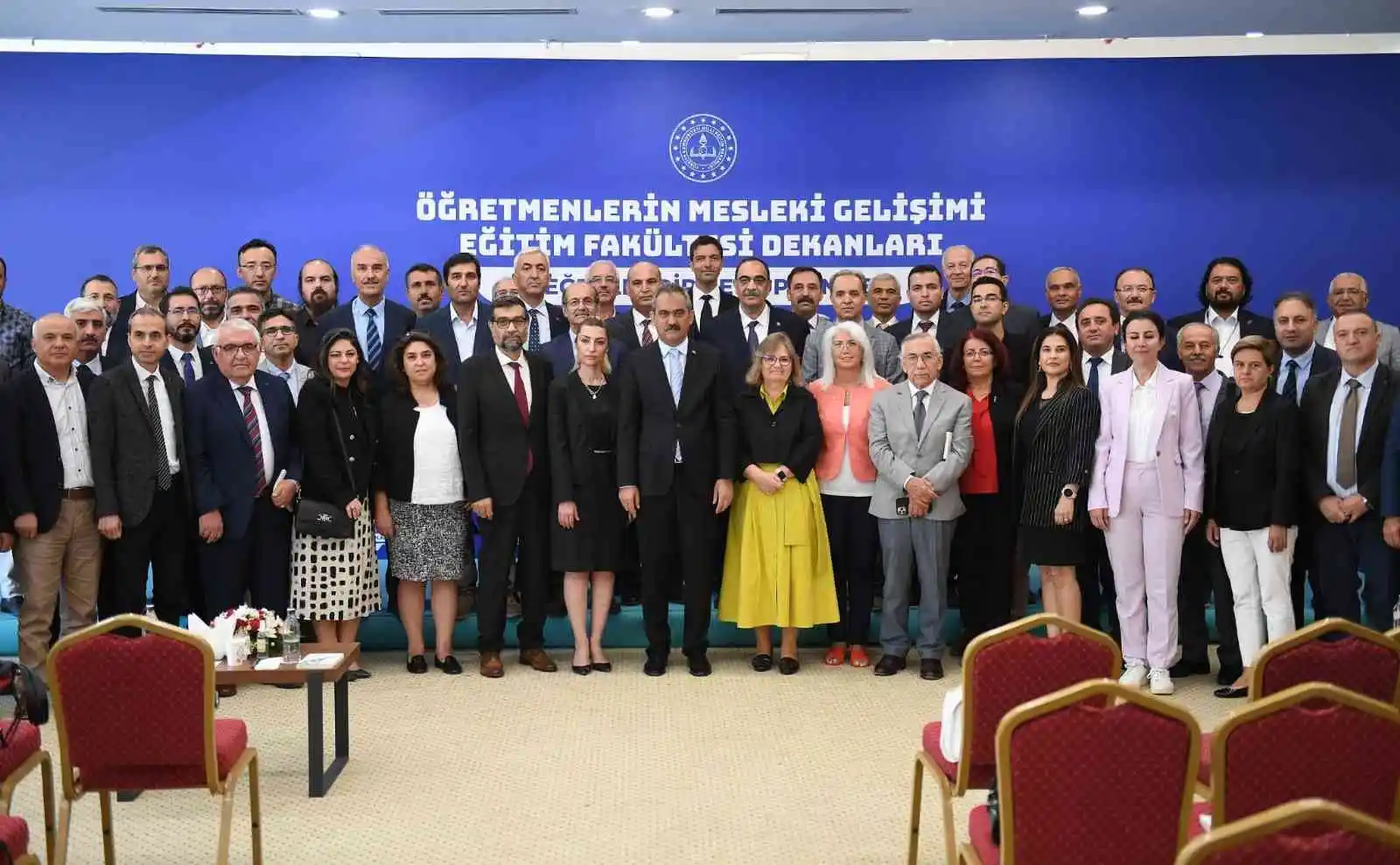 Milli Eğitim Bakanı Özer eğitim fakültelerinin dekanları ile bir araya geldi