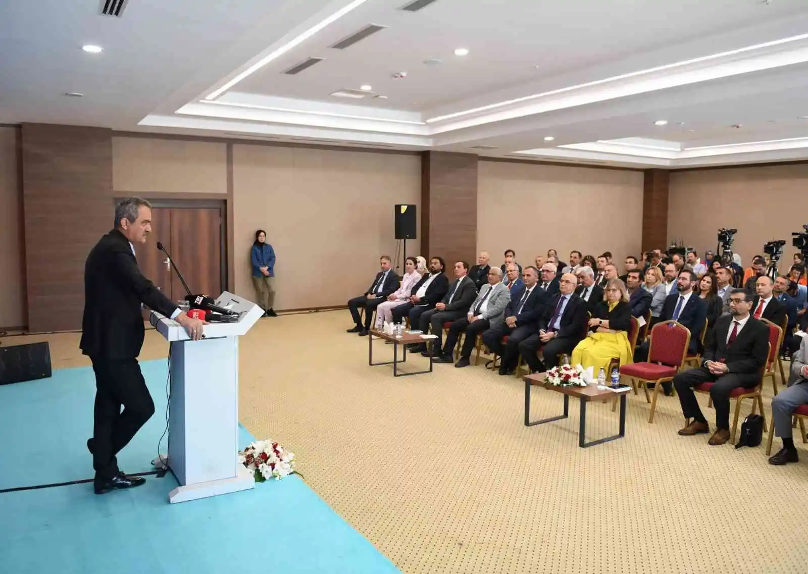 Milli Eğitim Bakanı Özer eğitim fakültelerinin dekanları ile bir araya geldi