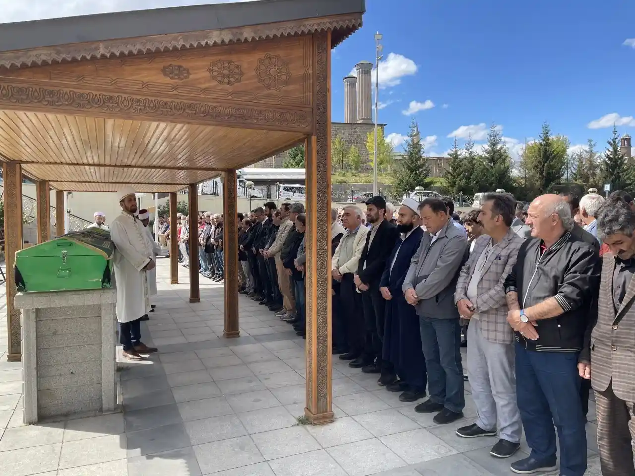 Necati Göktuğ toprağa verildi