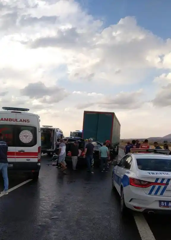 Nevşehir’de dolu yağışı zincirleme kazaya neden oldu: 2 ölü, 8 yaralı
