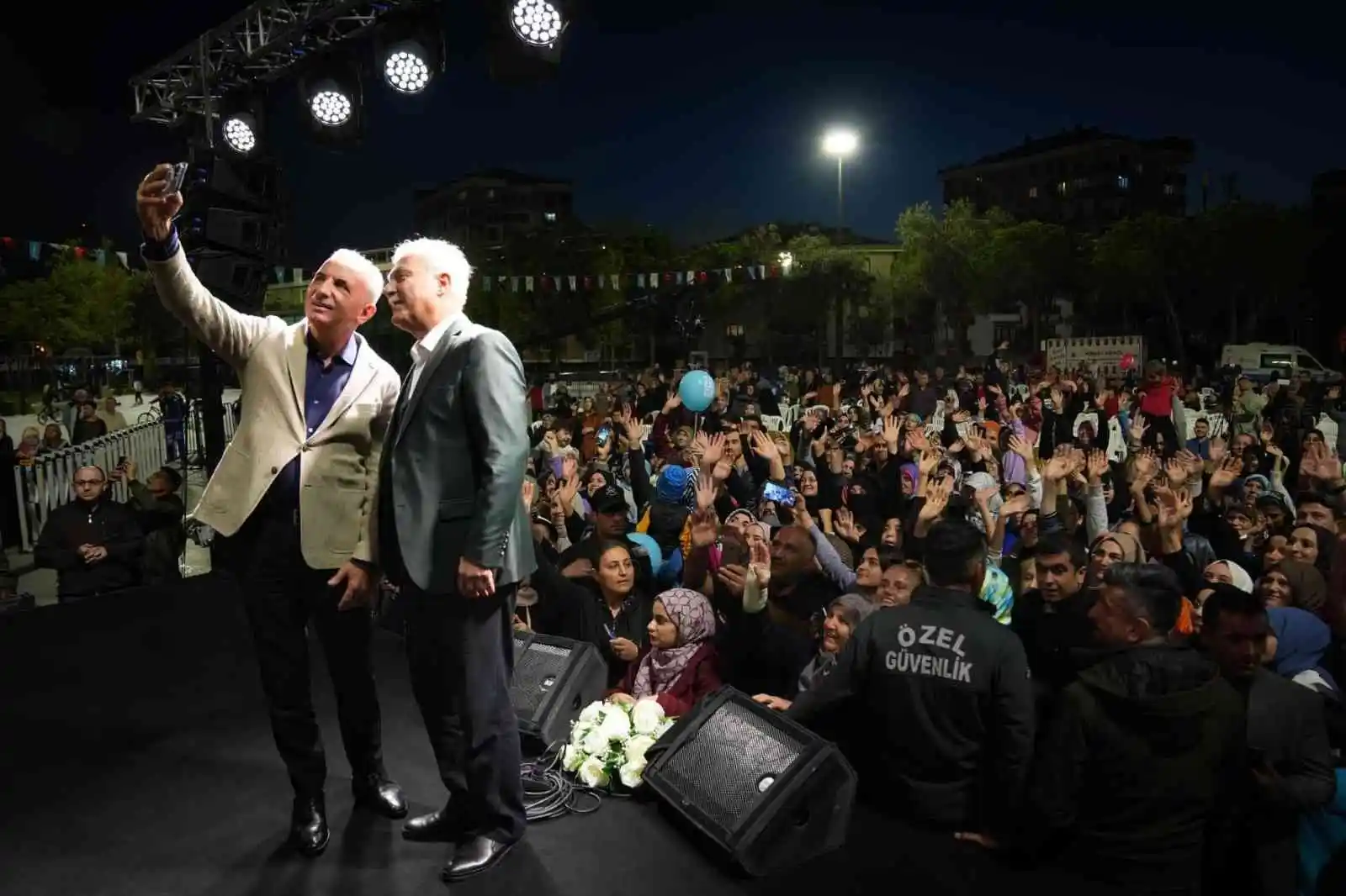 Nihat Hatipoğlu ve Abdurrahman Önül ‘Yaz Akşamları Sohbetleri’nde Ümraniye halkı ile buluştu