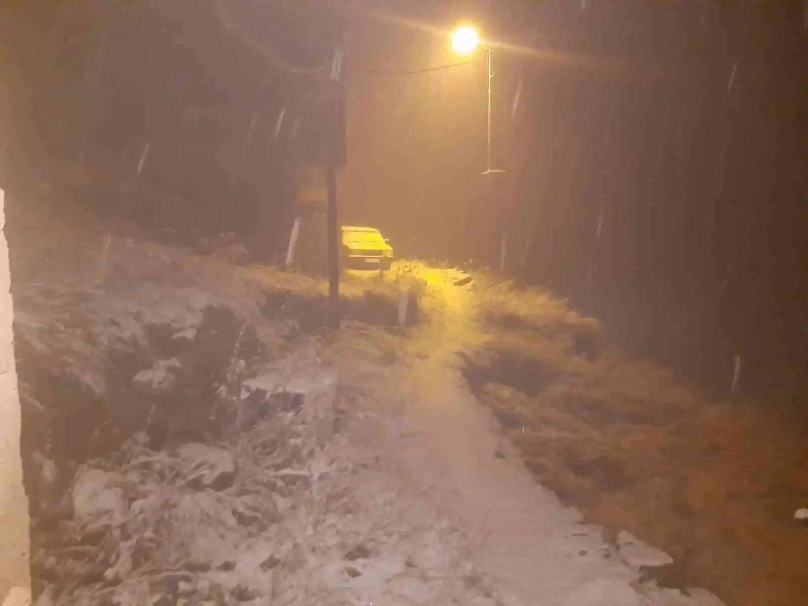 Rize’nin yüksek kesimlerine mevsimin ilk karı yağdı