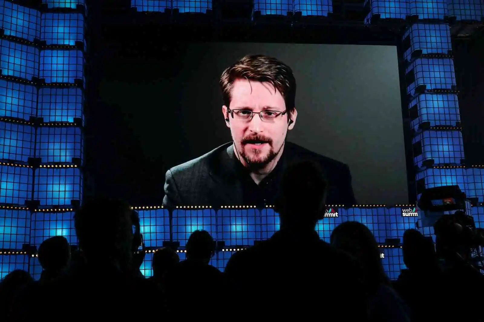 Rusya’dan ABD’nin istihbarat bilgilerini sızdıran Edward Snowden’a vatandaşlık
