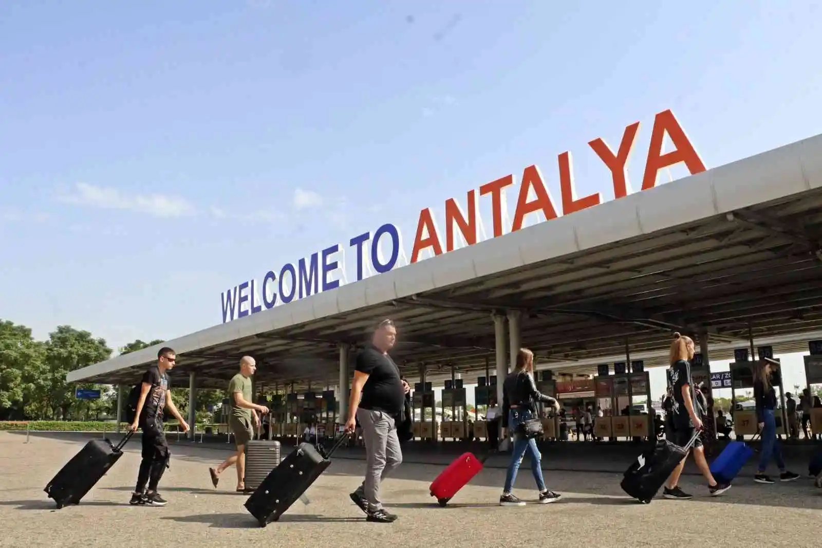 Seferberlik sonrası Rusya'dan Antalya'ya gelen günlük 80 uçağa 3-4 sefer ilave edilmiş durumda
