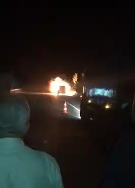 Seyir halindeki araç alev alev yandı
