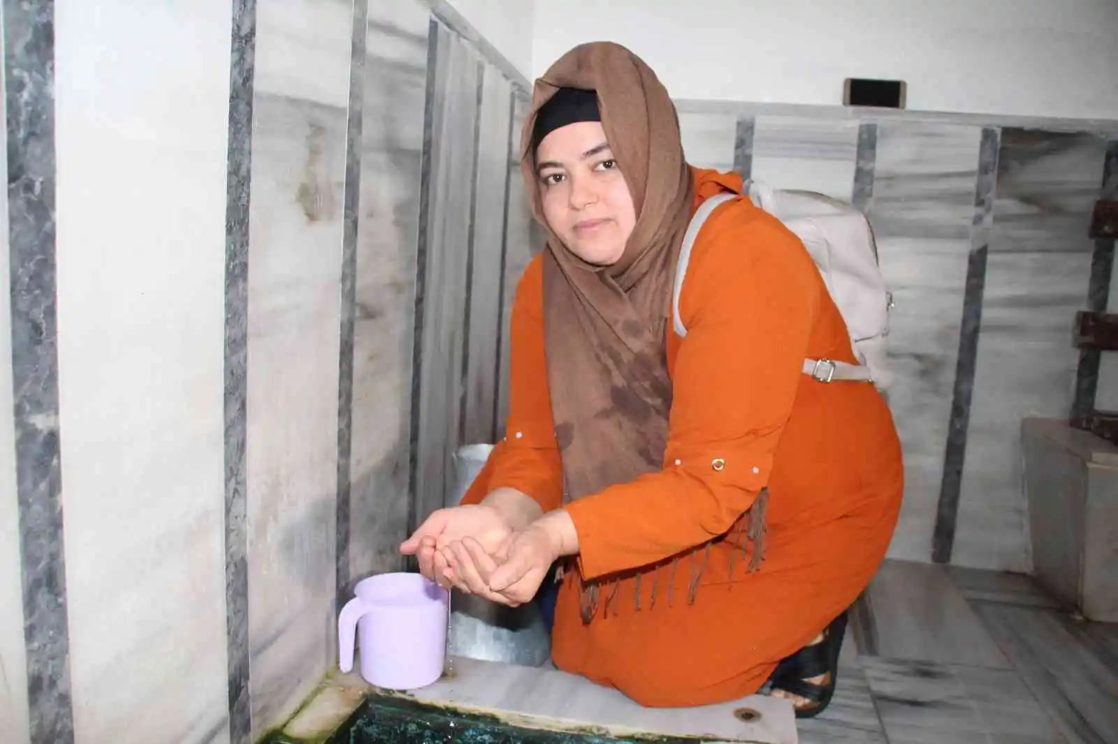 Şifa arayan felç hastaları bu suya akın ediyor