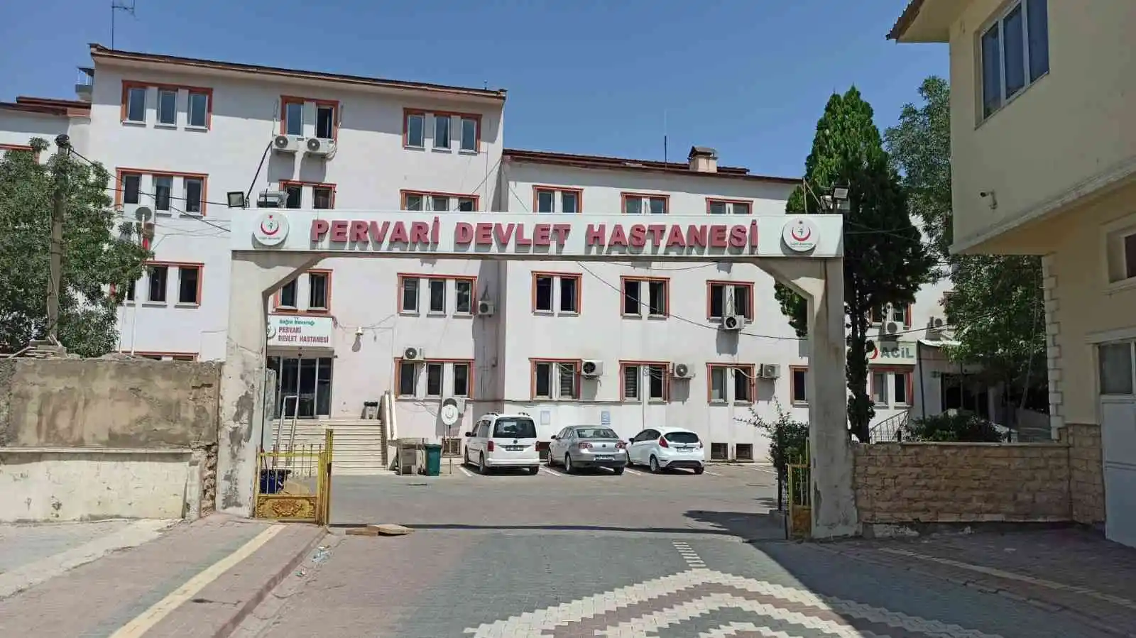 Siirt'te yolun karşısına geçen çocuğa otomobil çarptı
