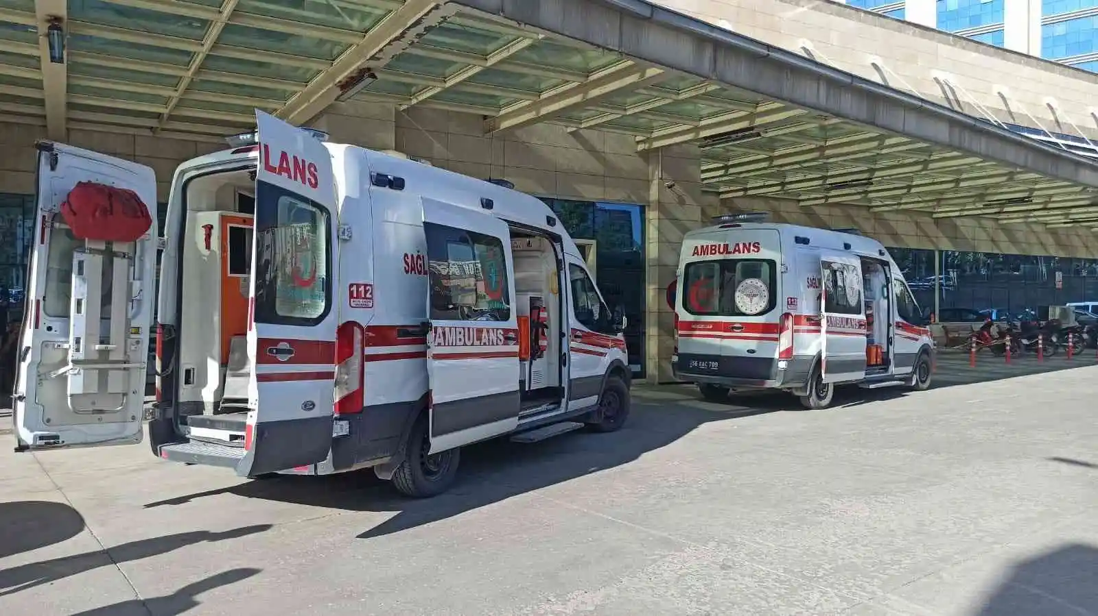 Siirt’te yolun karşısına geçen çocuğa otomobil çarptı
