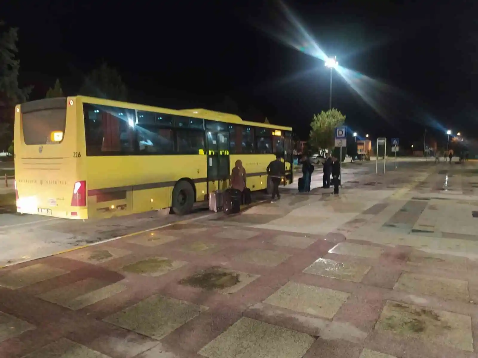 THY’nin sefer iptali sonrası yüzlerce yolcu havalanında mahsur kaldı