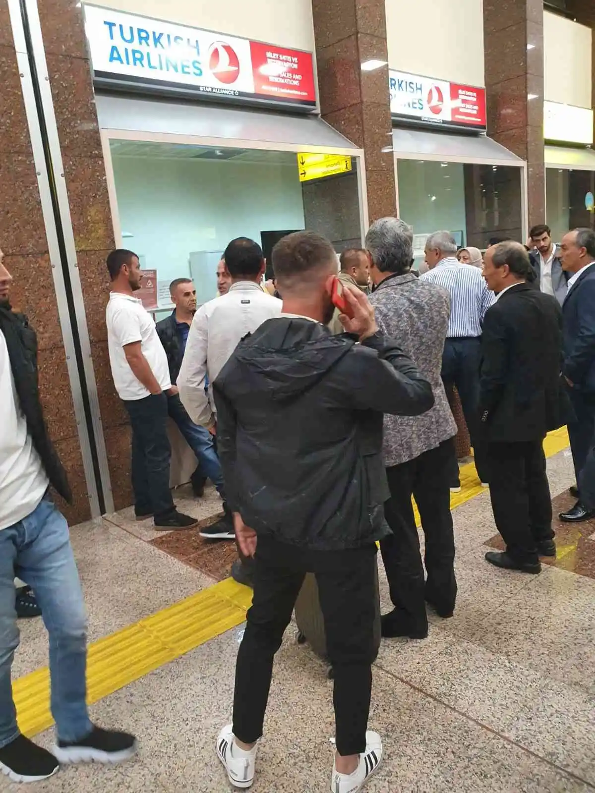 THY’nin sefer iptali sonrası yüzlerce yolcu havalanında mahsur kaldı