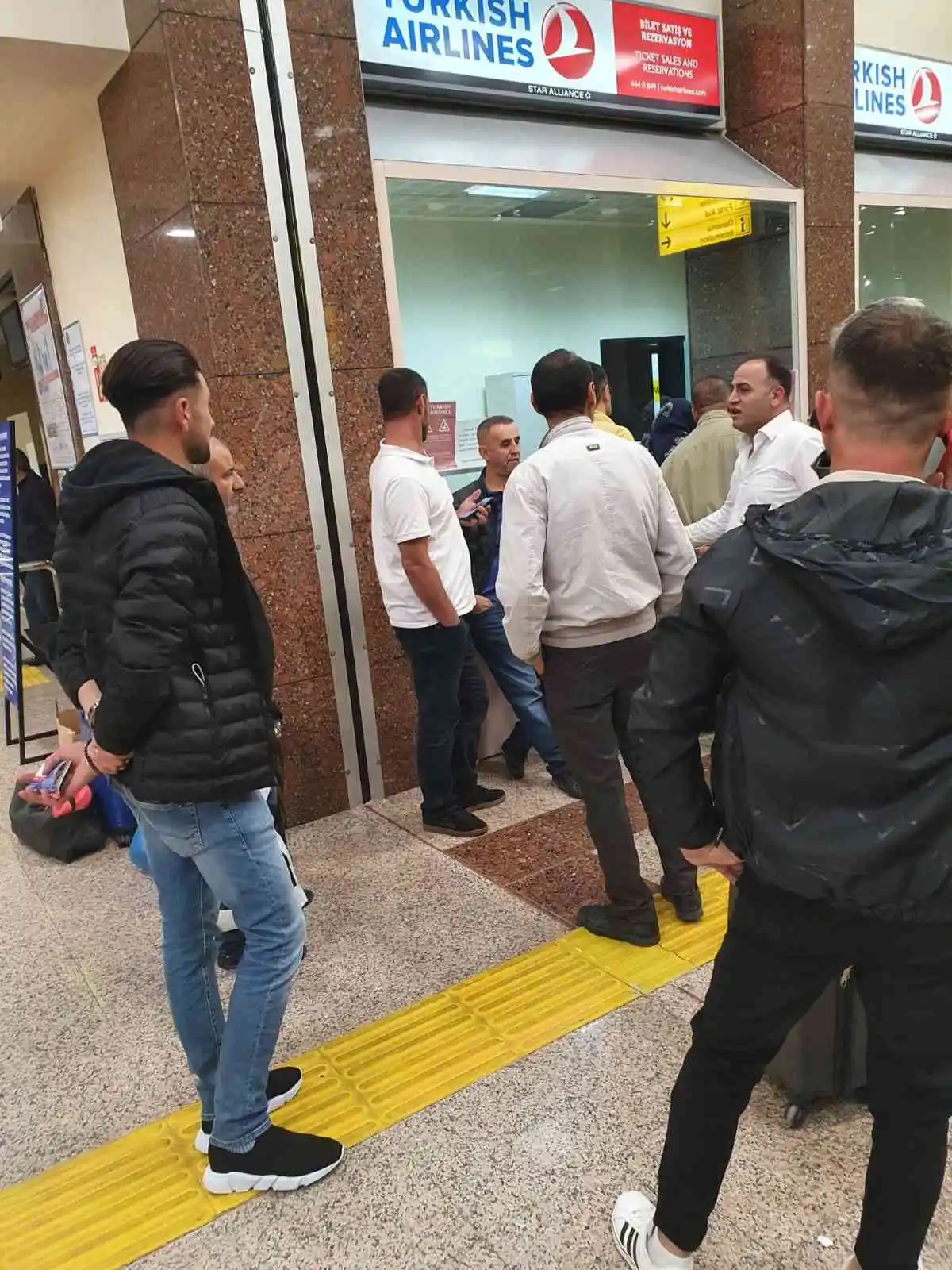 THY’nin sefer iptali sonrası yüzlerce yolcu havalanında mahsur kaldı
