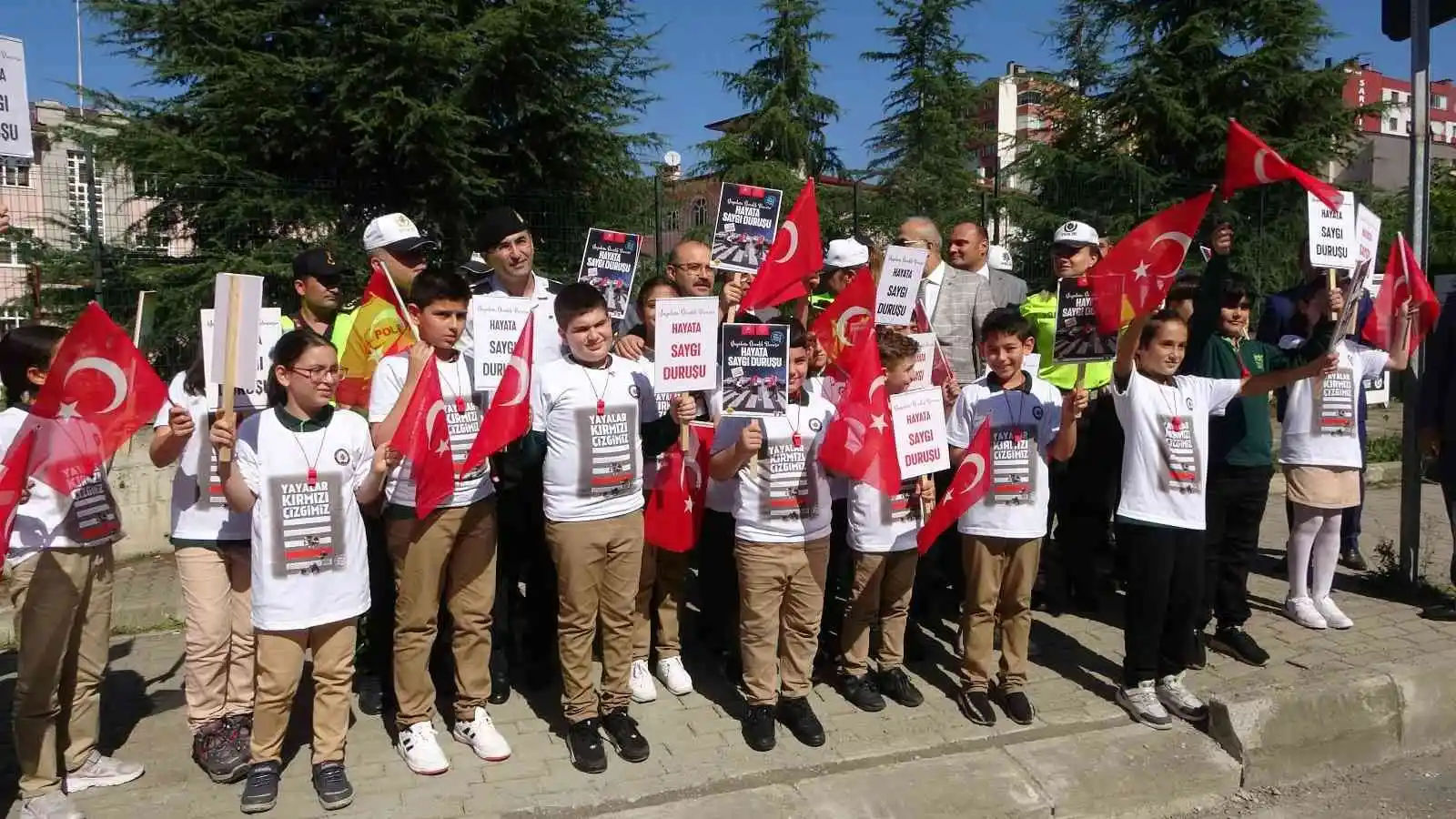 Trabzon'da "Yayalara öncelik duruşu, hayata saygı duruşu" etkinliği
