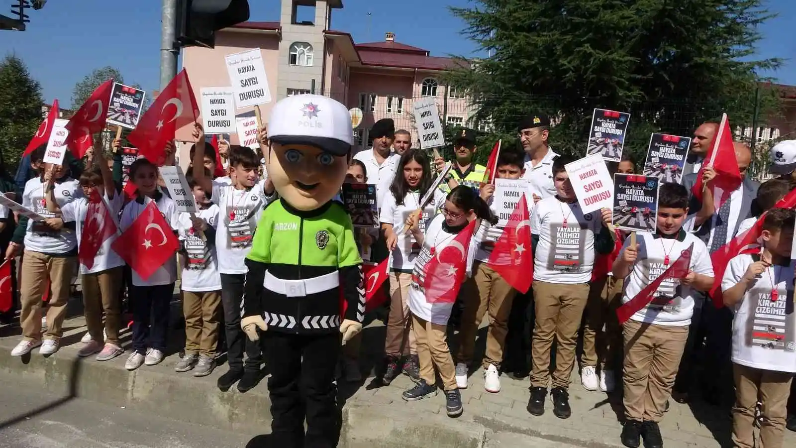 Trabzon’da “Yayalara öncelik duruşu, hayata saygı duruşu” etkinliği
