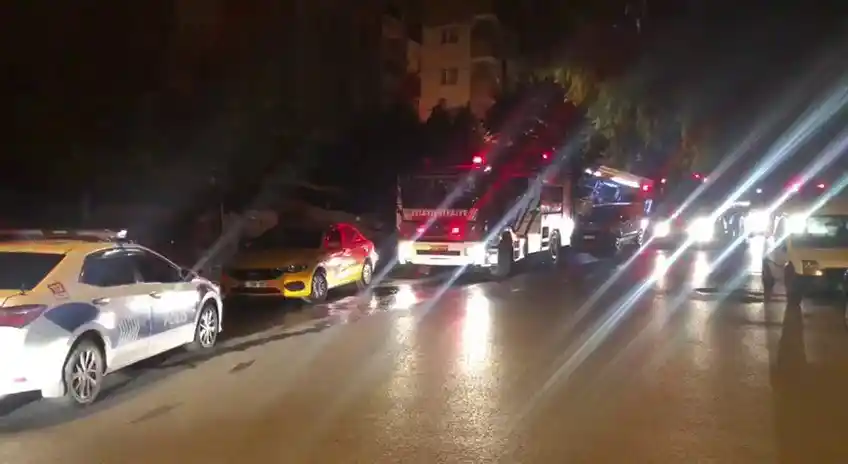 Ümraniye’de kapalı otoparkta çıkan yangında 5 araç yandı