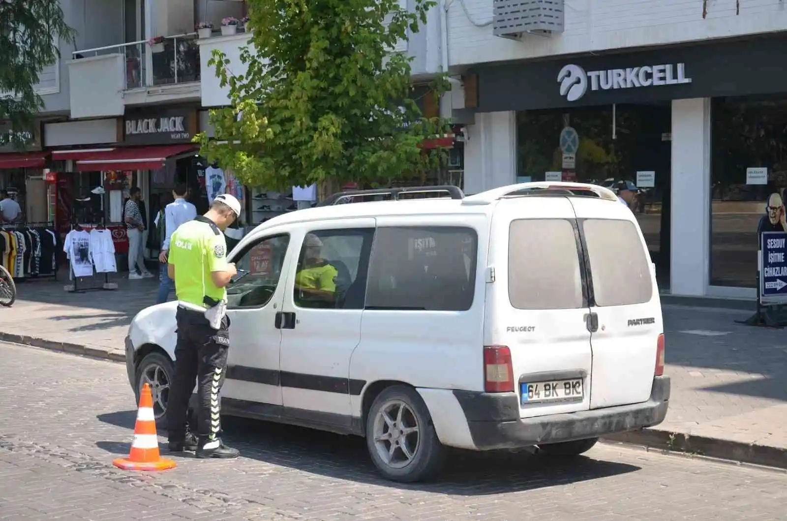 Uşak'ta bin 275 araç sürücüsüne para cezası kesildi