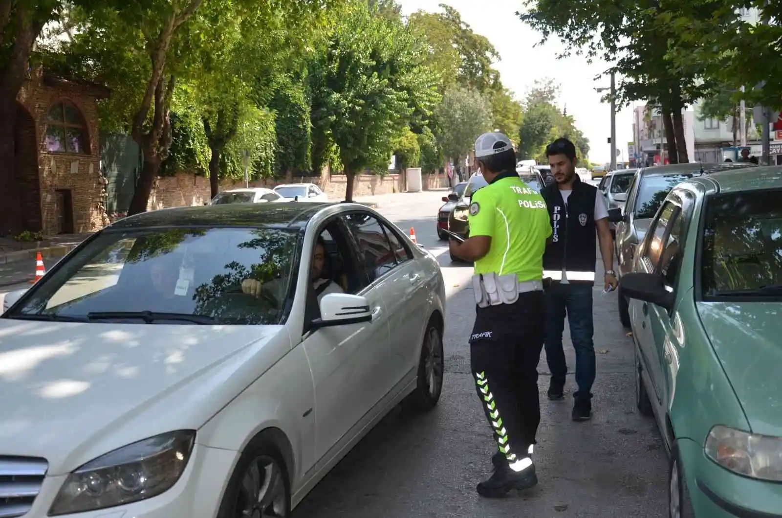 Uşak'ta bin 518 sürücüye para cezası kesildi