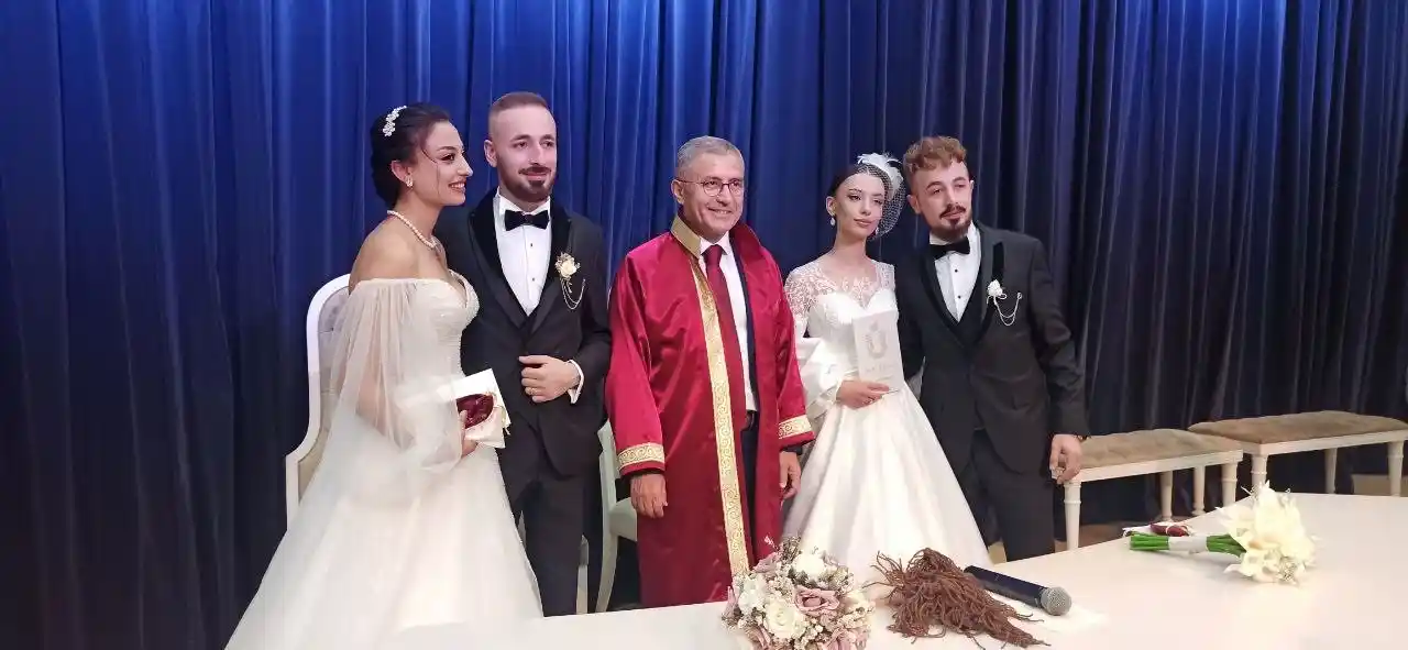 Üsküdar’da 2 erkek kardeş, 2 kız kardeş ile evlendi
