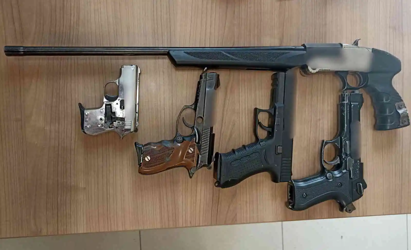 Van'da çok sayıda gümrük kaçağı malzeme ele geçirildi