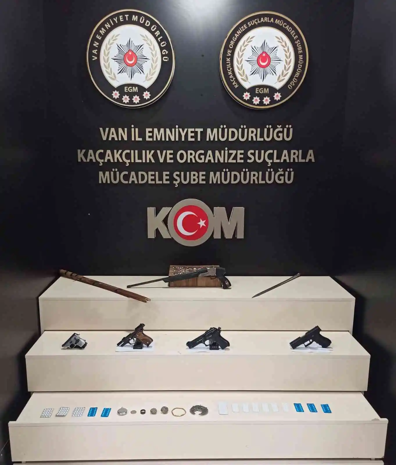 Van’da çok sayıda gümrük kaçağı malzeme ele geçirildi