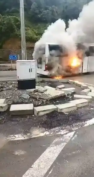 Yolcu otobüsü yangınında yolcular şoförü suçladı