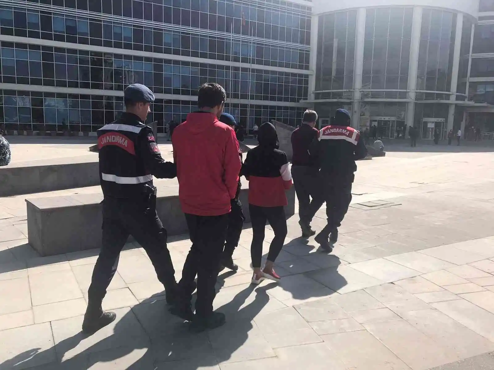 100 bin TL nakit para çalan 3 şahıs yakalandı
