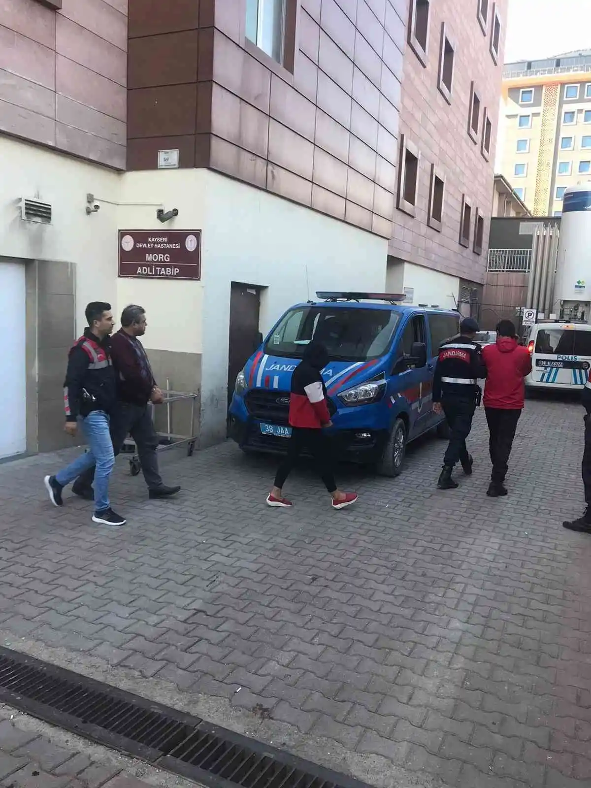100 bin TL nakit para çalan 3 şahıs yakalandı
