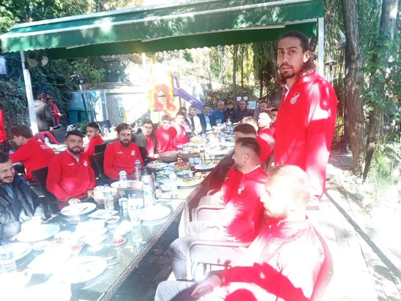 1969 Bilecik Spor Kulübü futbolcularına zorlu maç öncesi moral kahvaltısı
