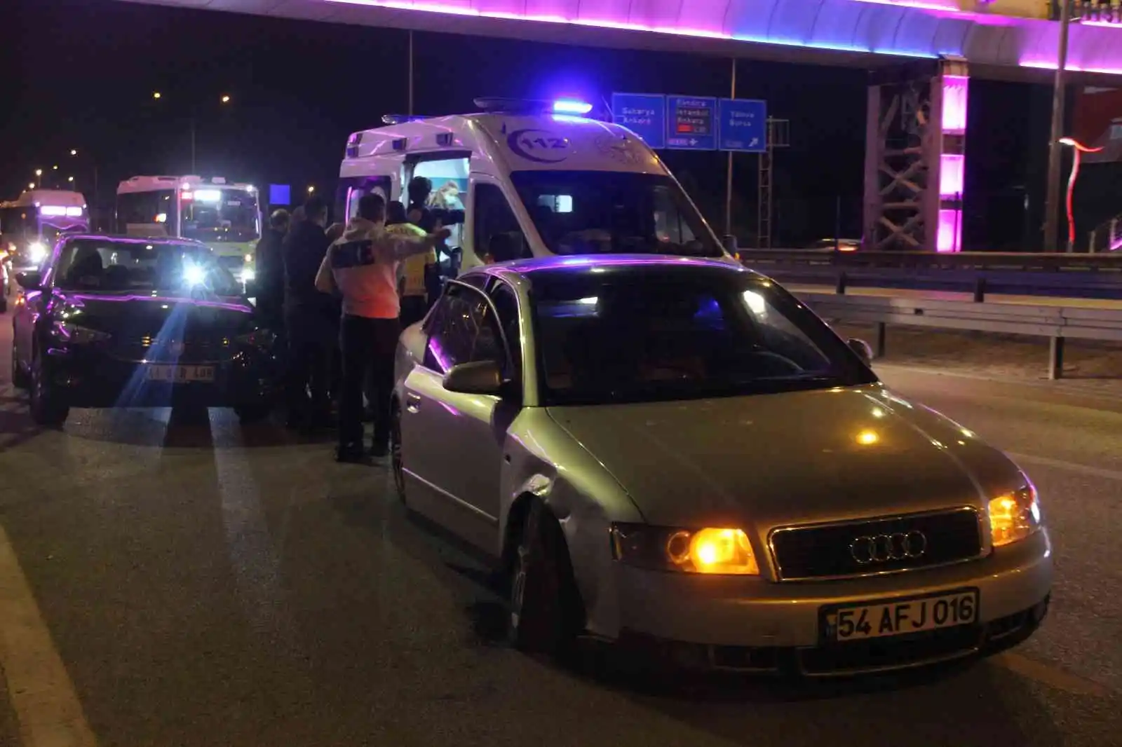 2 otomobilin çarpıştığı kazada 2 kişi yaralandı