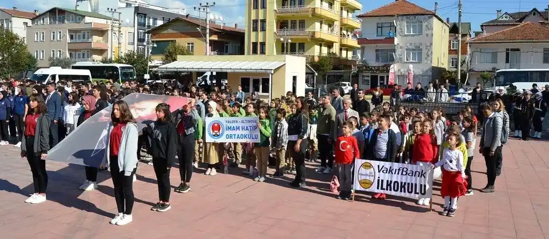 300 metrelik Türk bayrağı ile Cumhuriyet coşkusu