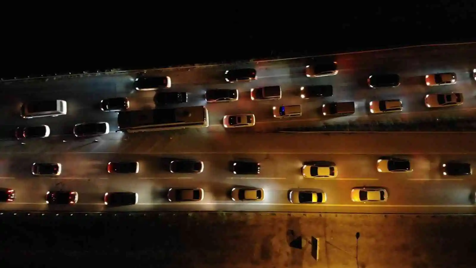 43 ilin geçiş güzergahındaki trafik yoğunluğu havadan görüntülendi