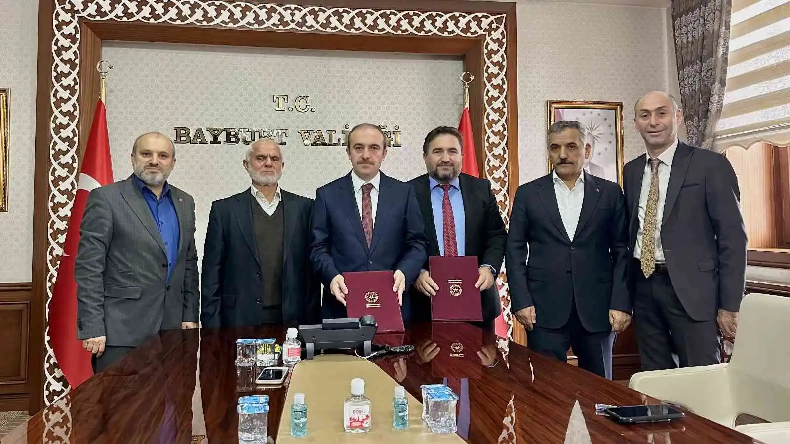 5 katlı binayı Kur'an kursuna bağışladılar