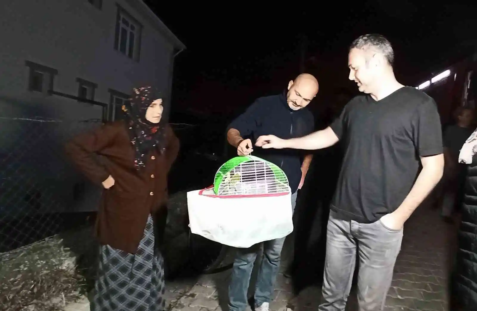 6 katlı binada çıkan yangında 9 kişi dumandan etkilendi