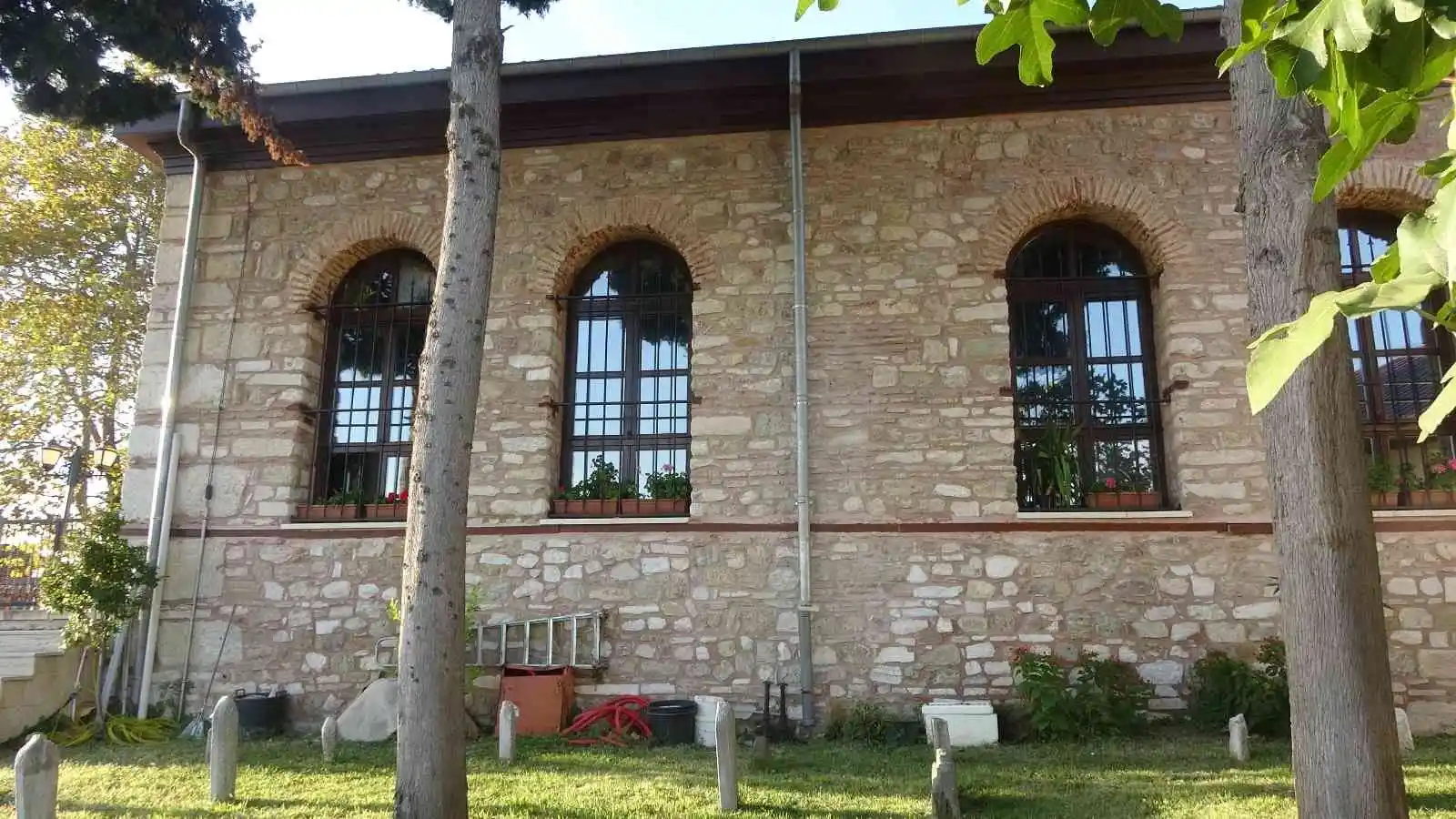 690 yıldır ayakta, kılıçla hutbe geleneği bu camide yaşatılıyor