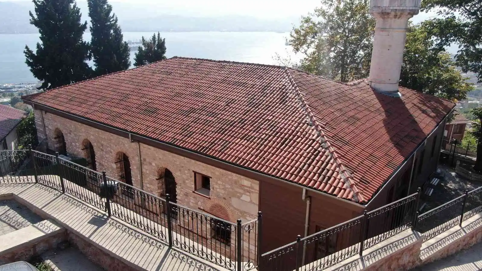 690 yıldır ayakta, kılıçla hutbe geleneği bu camide yaşatılıyor