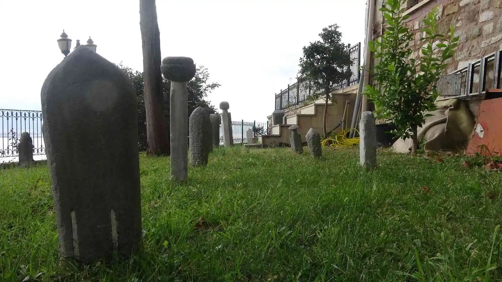 690 yıldır ayakta, kılıçla hutbe geleneği bu camide yaşatılıyor