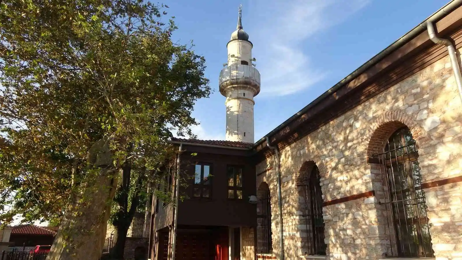 690 yıldır ayakta, kılıçla hutbe geleneği bu camide yaşatılıyor