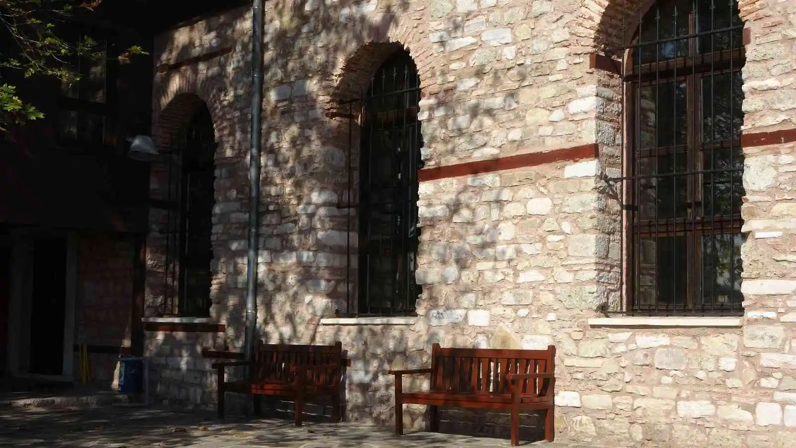 690 yıldır ayakta, kılıçla hutbe geleneği bu camide yaşatılıyor