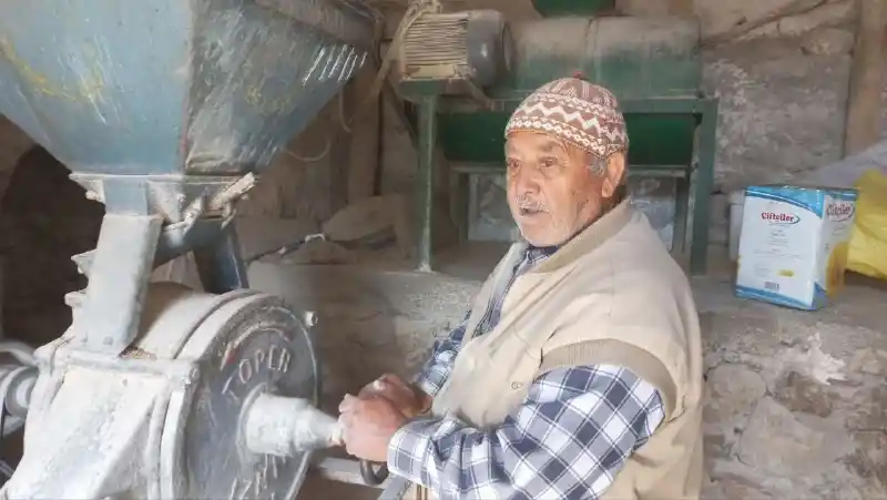 Afyonkarahisar'ın bulgurlarının lezzeti bu taş değirmenden geliyor
