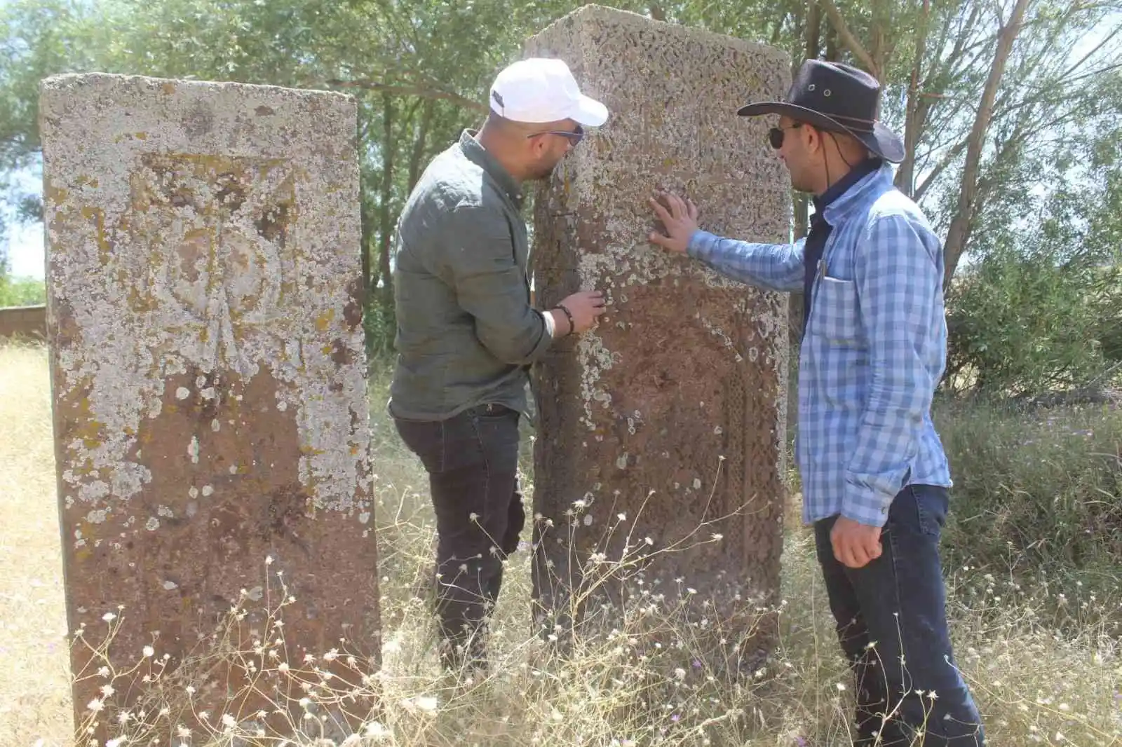 Ahlat'ta Türk büyüklerinin mezarları araştırılıyor
