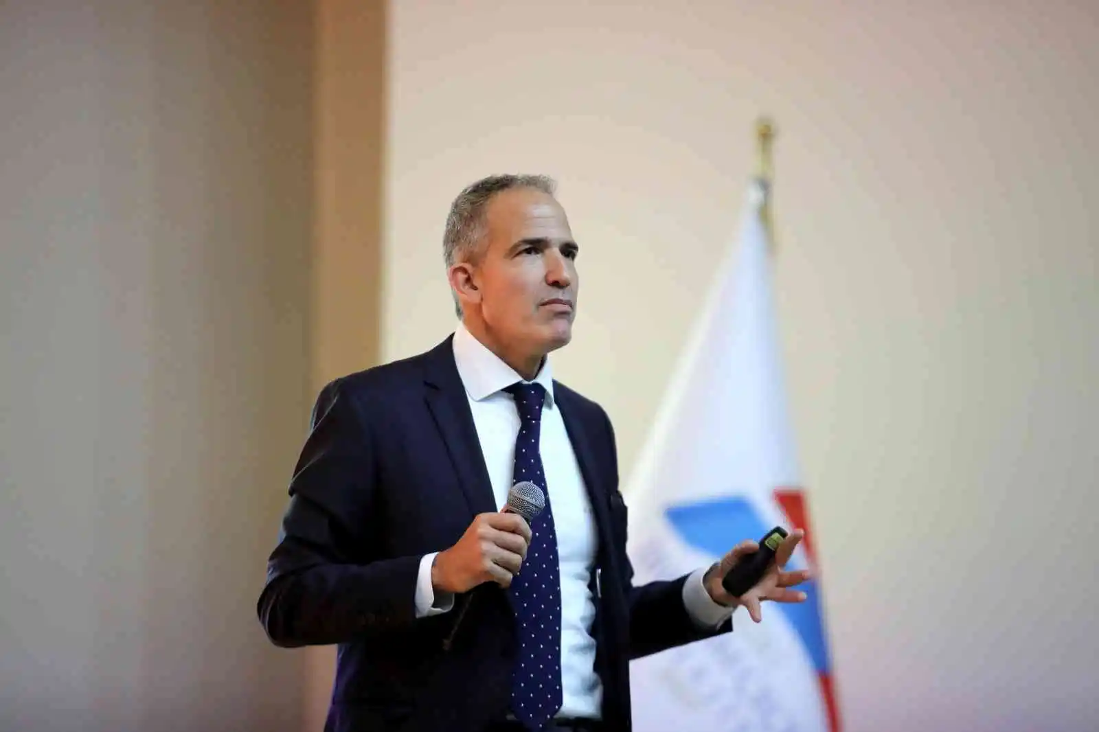 AİÇÜ’de “AR-GE ve İnovasyon Konferansı” düzenlendi
