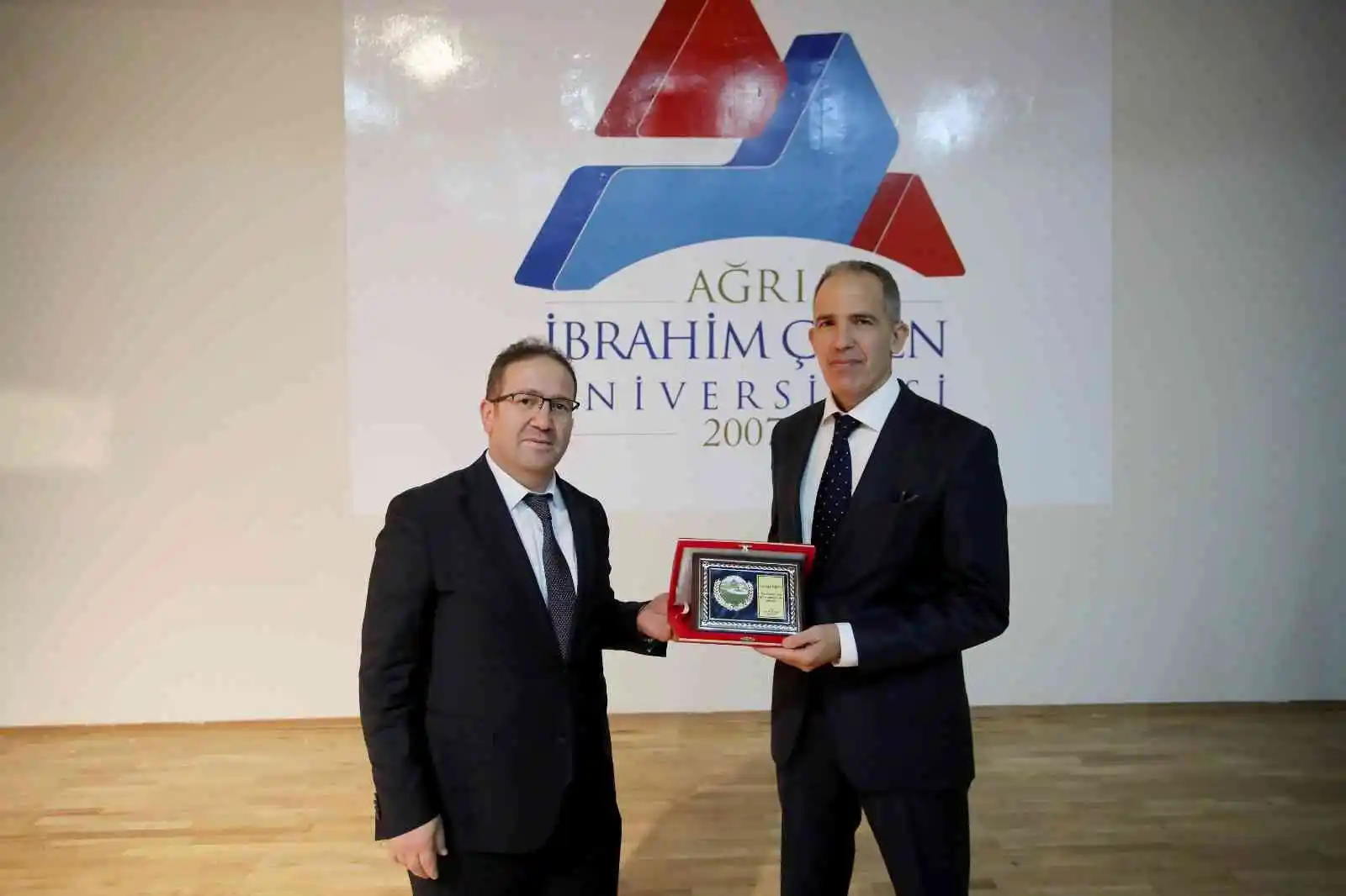 AİÇÜ’de “AR-GE ve İnovasyon Konferansı” düzenlendi
