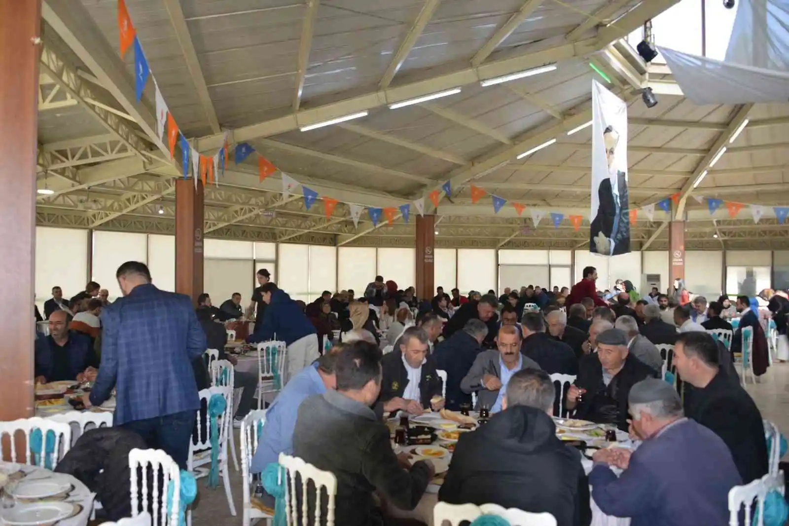 Ak Parti Gediz Teşkilatı’ndan “Dünden Bugüne Vefa” kahvaltısı
