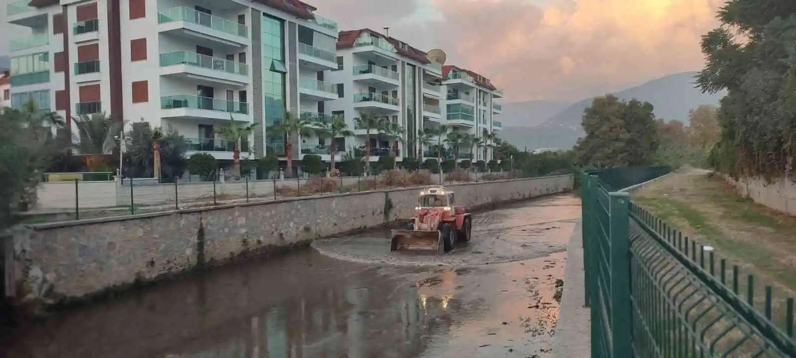 Alanya Belediyesi'nin kış hazırlıkları merkez ve kırsalda devam ediyor