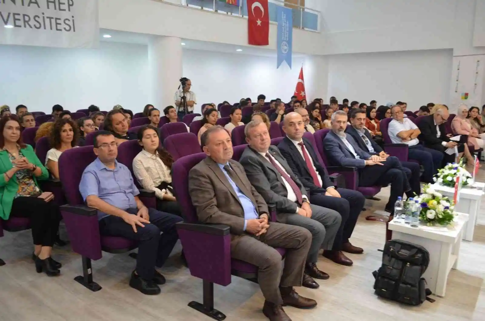 Alanya HEP Üniversitesi’nde ‘Kimseyi geride bırakma’ sloganıyla gıda paneli
