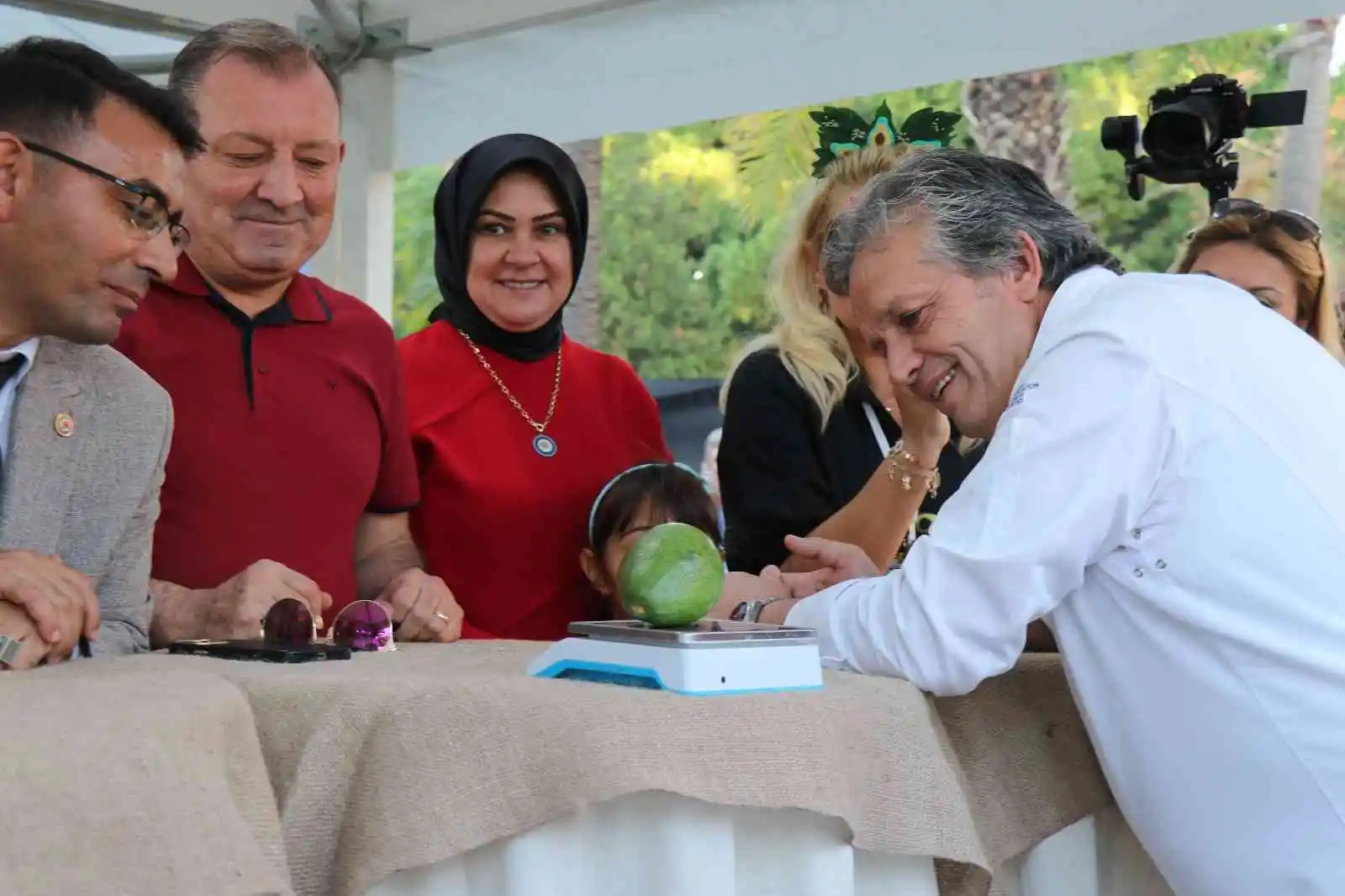 Alanya'nın en ağır avokadosu 610 gramla ödülü aldı