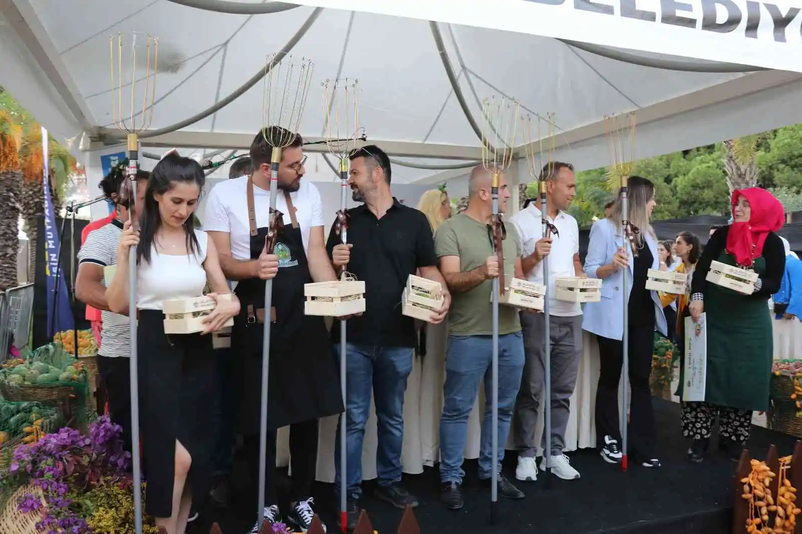 Alanya’nın en ağır avokadosu 610 gramla ödülü aldı