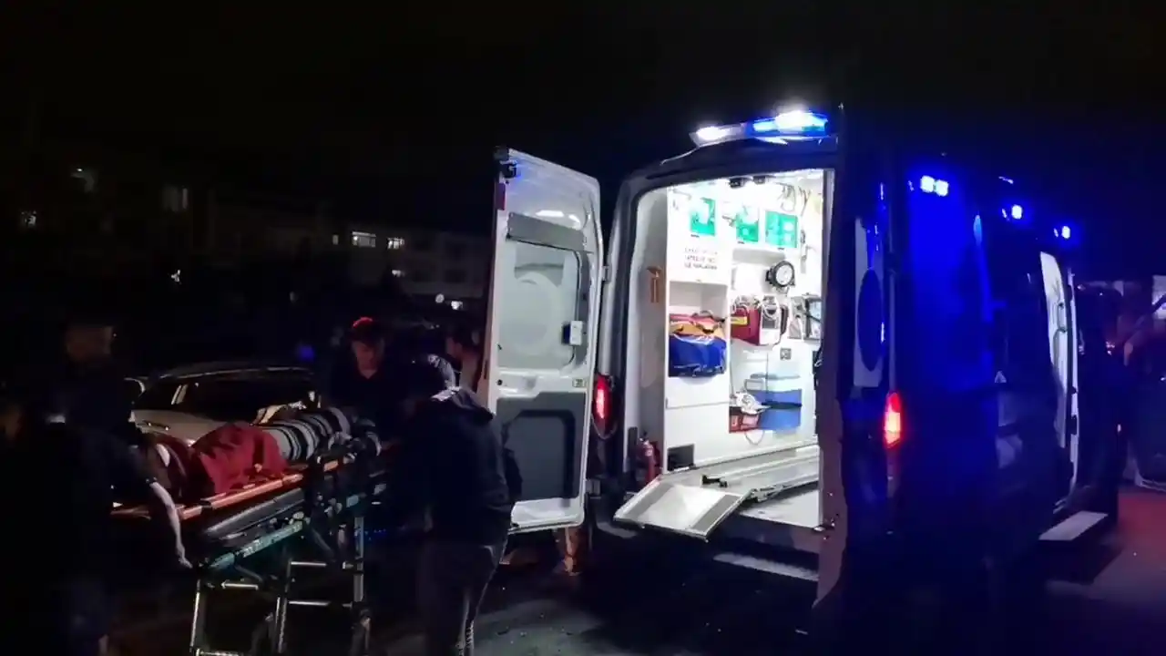 Alkollü sürücü hatalı sollama yaptı, ortalık savaş alanına döndü
