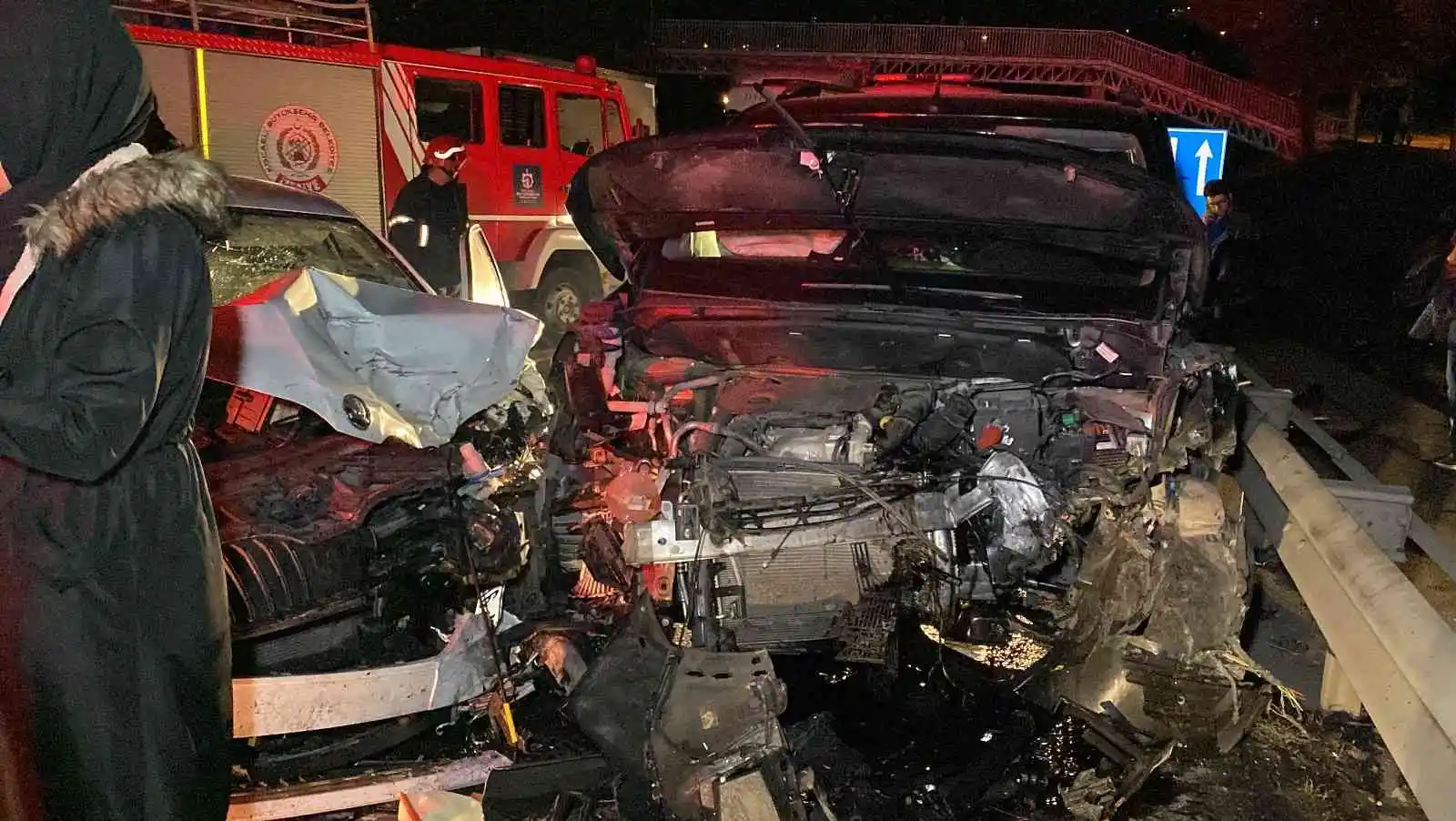 Alkollü sürücü hatalı sollama yaptı, ortalık savaş alanına döndü
