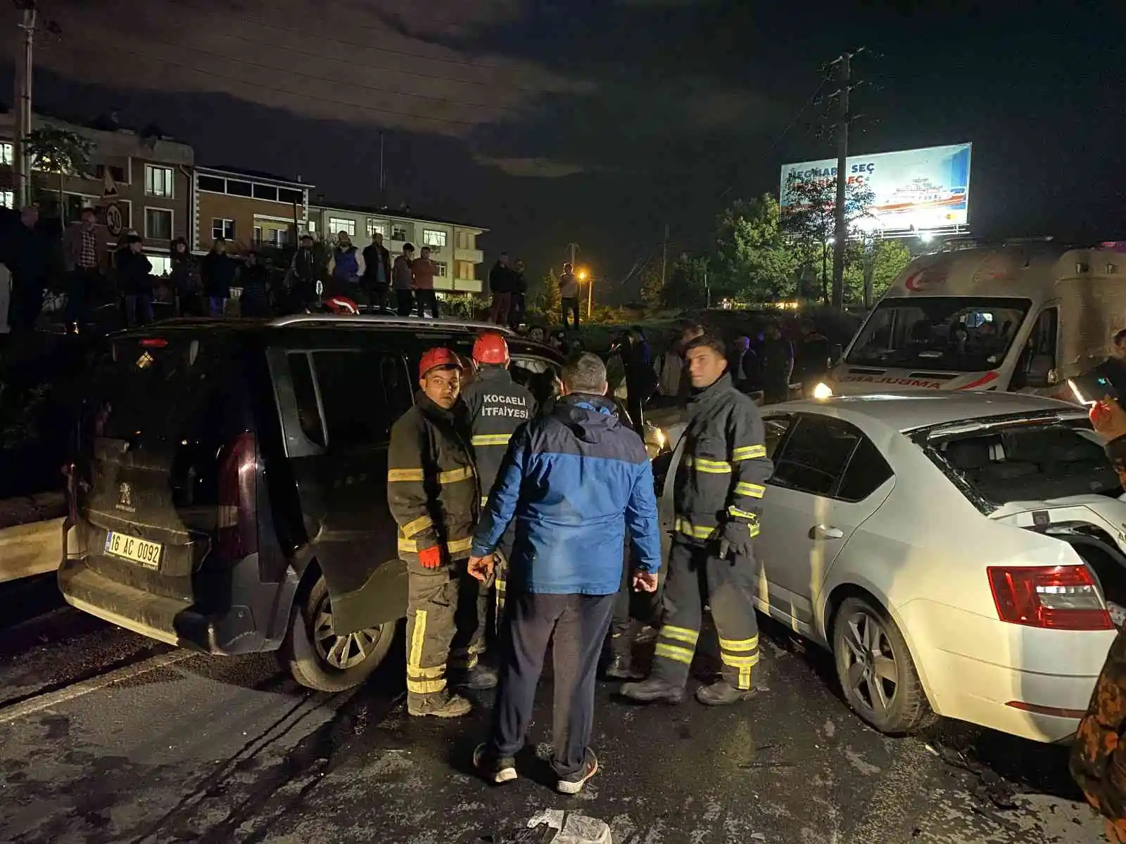 Alkollü sürücü hatalı sollama yaptı, ortalık savaş alanına döndü
